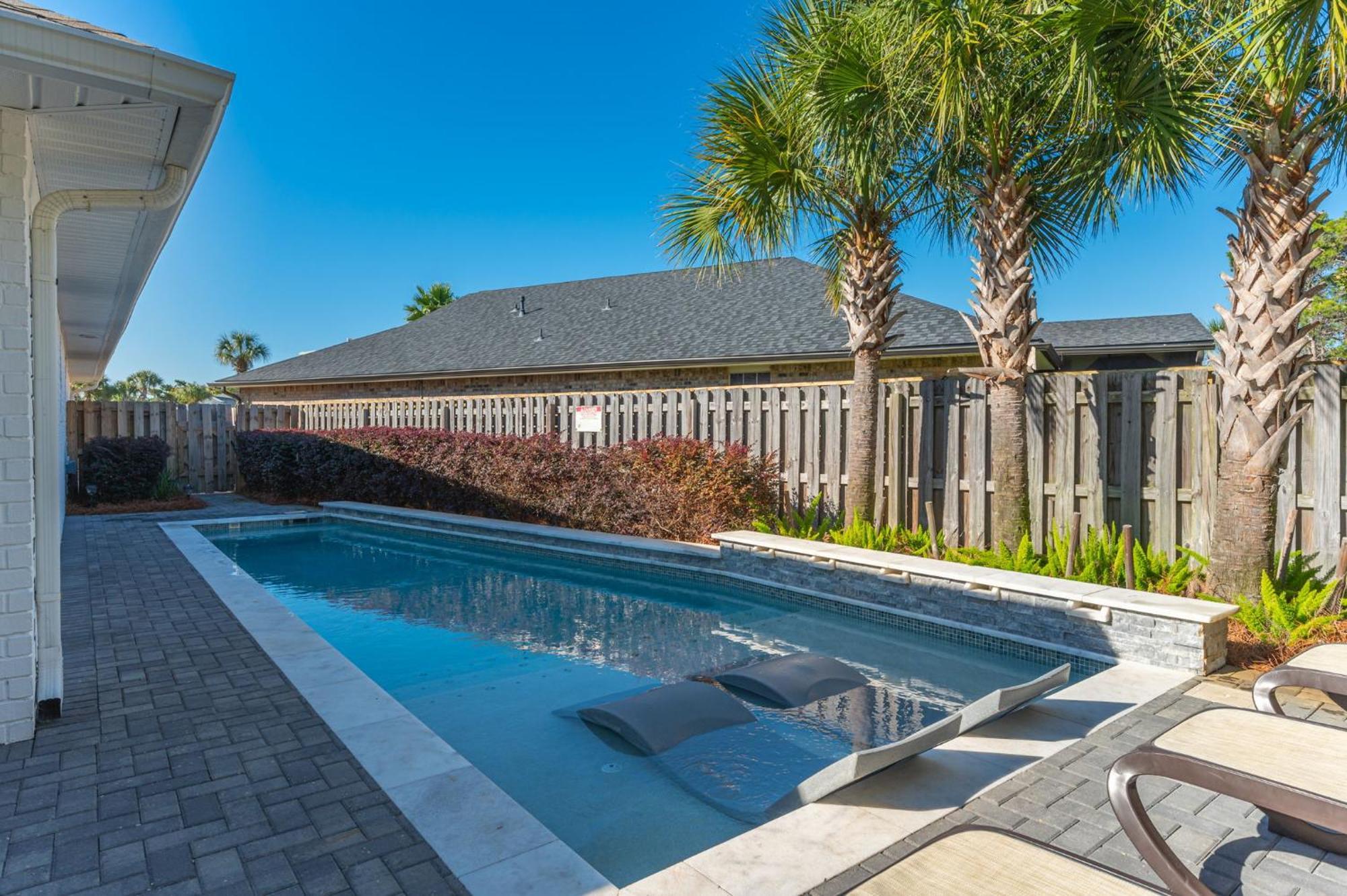 Beautiful Pet Friendly Home! Tropical Pool, Optional Golf Cart & Pool Heat, Minutes To Beach 德斯廷 外观 照片
