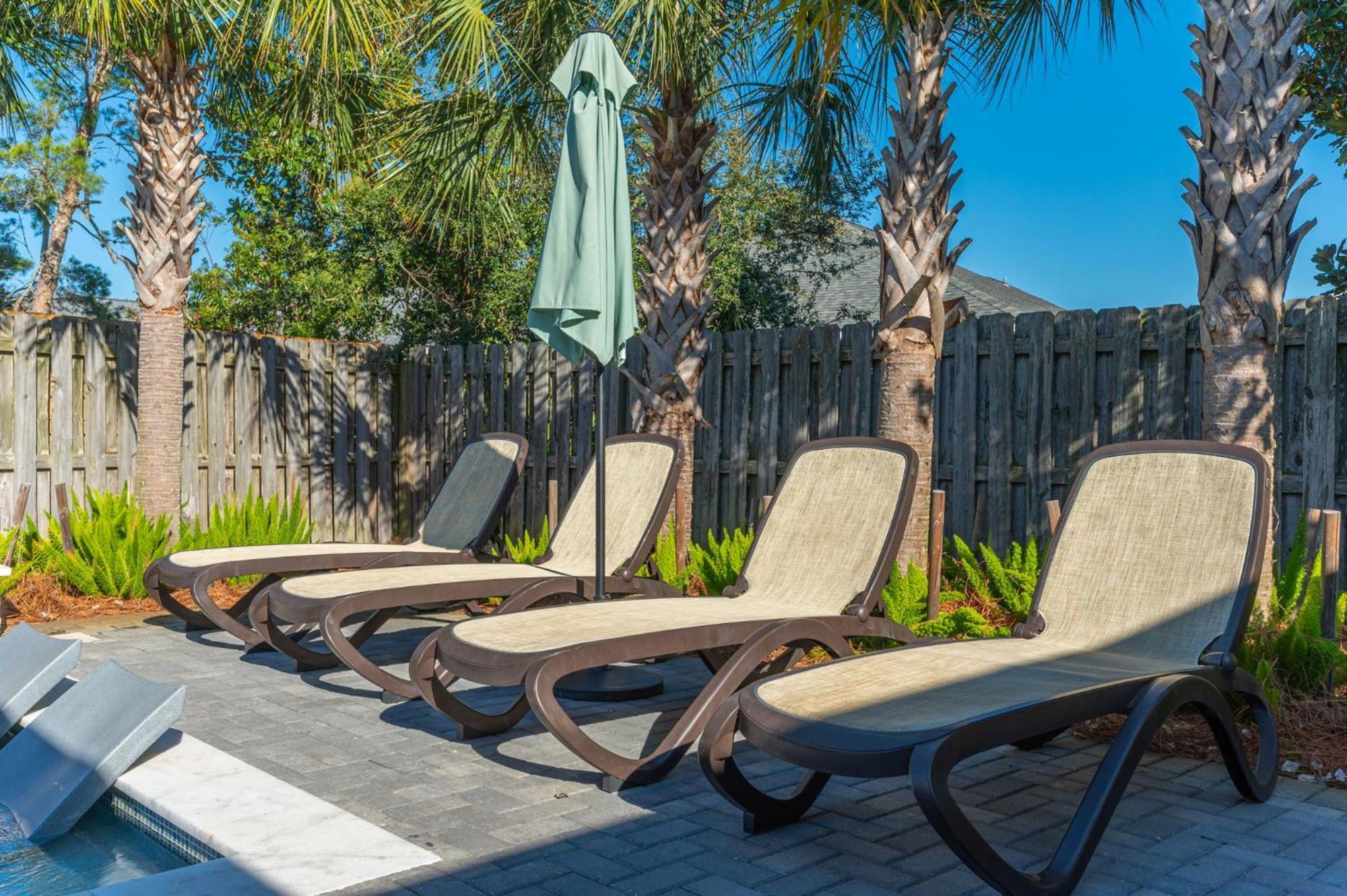 Beautiful Pet Friendly Home! Tropical Pool, Optional Golf Cart & Pool Heat, Minutes To Beach 德斯廷 外观 照片