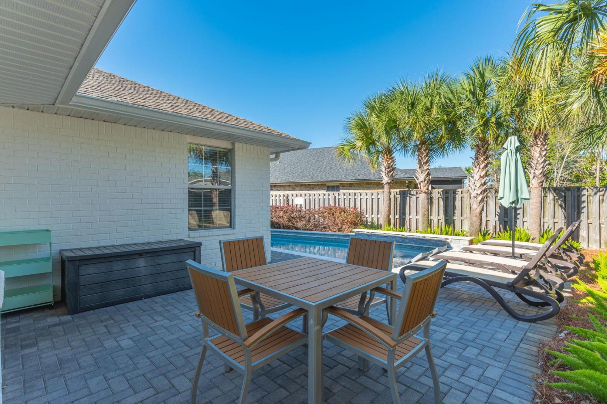 Beautiful Pet Friendly Home! Tropical Pool, Optional Golf Cart & Pool Heat, Minutes To Beach 德斯廷 外观 照片
